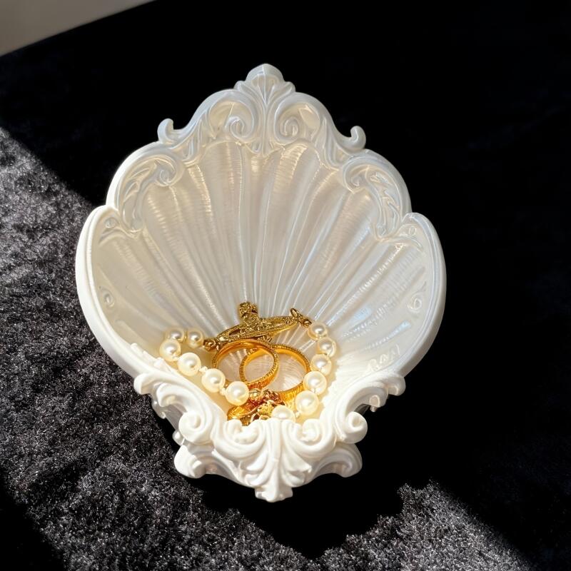Vintage Shell Shaped Embossed  - огляд і ціна Jewelry Making Desk